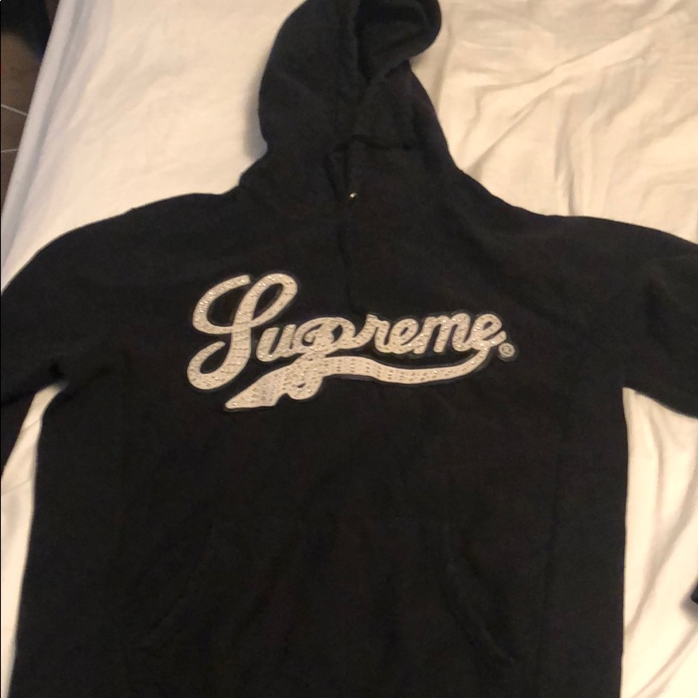 Used 5/10 supreme hoodie